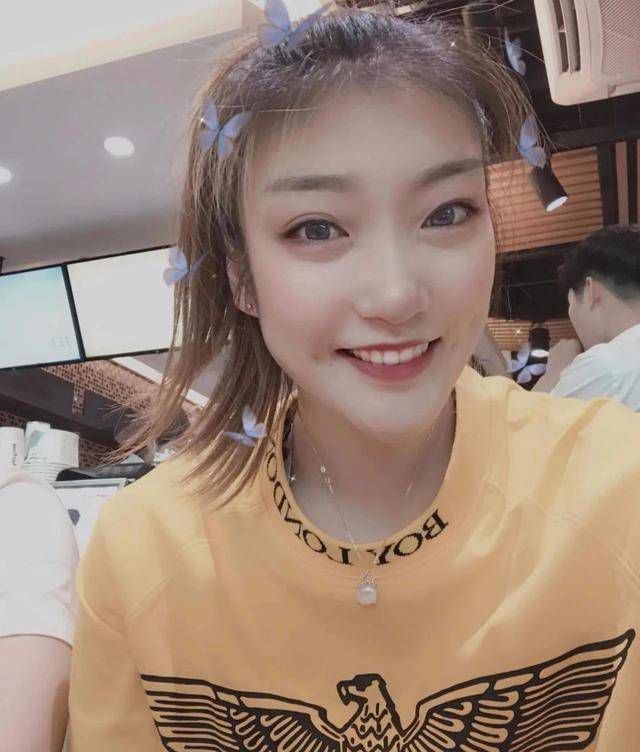 诱惑儿子朋友的年轻妈妈