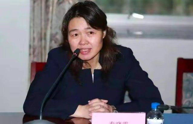 翘臀美女后进